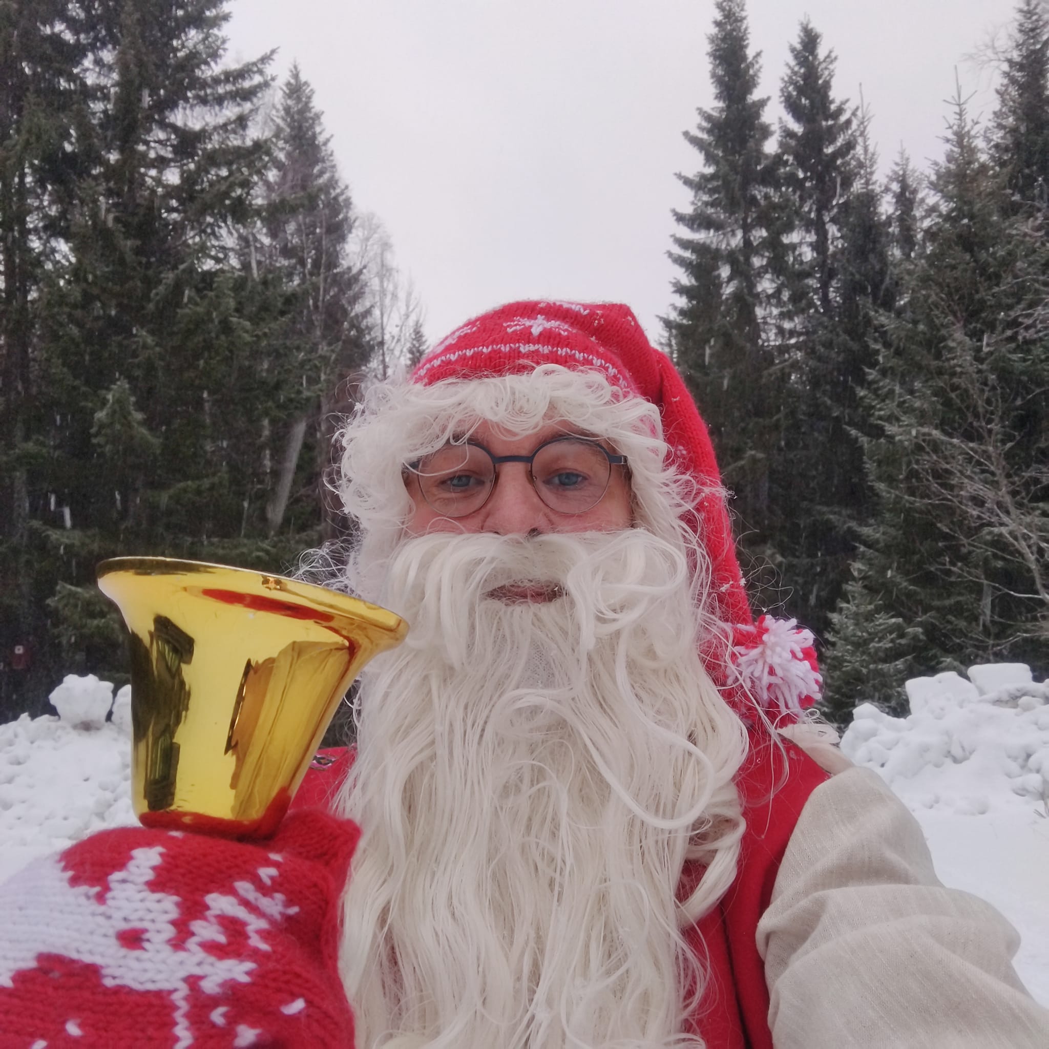 Joulupukki menossa pikkujouluihin